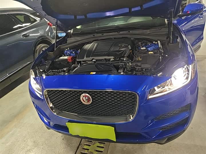 Jaguar F-PACE 2018 2.0 T 4 WD — фото 20