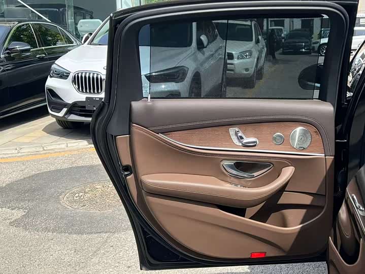 Mercedes-Benz E-Class 2022 E 300 L Luxury — фото 13