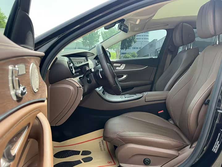 Mercedes-Benz E-Class 2022 E 300 L Luxury — фото 16