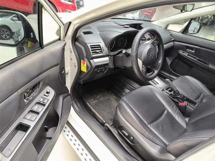 Subaru XV 2014 2.0i — фото 12
