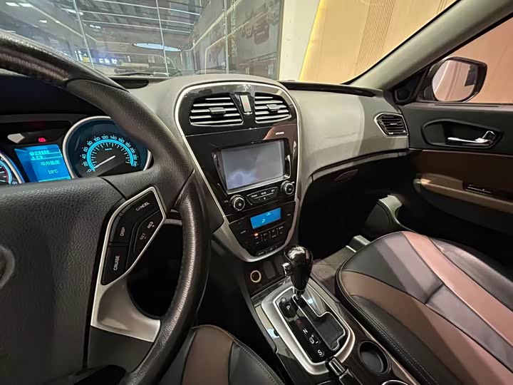 Trumpchi GS5 Super 2015 2.0 L AT 2 WD — фото 15