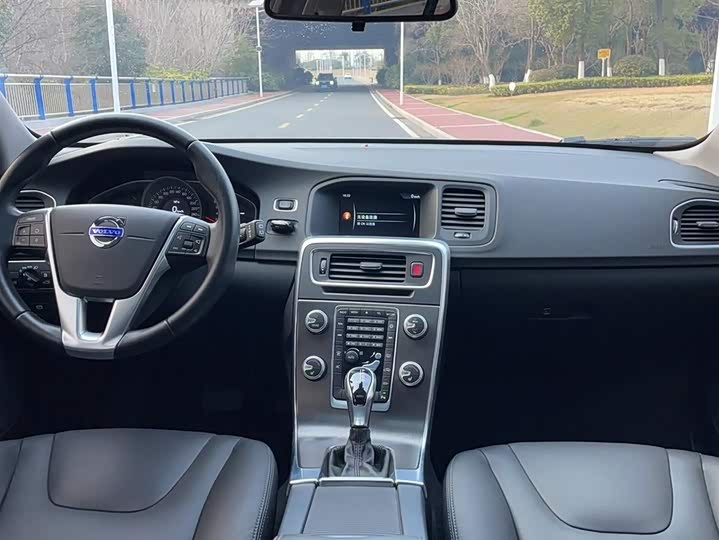 Volvo V60 2015 T 5 — фото 21