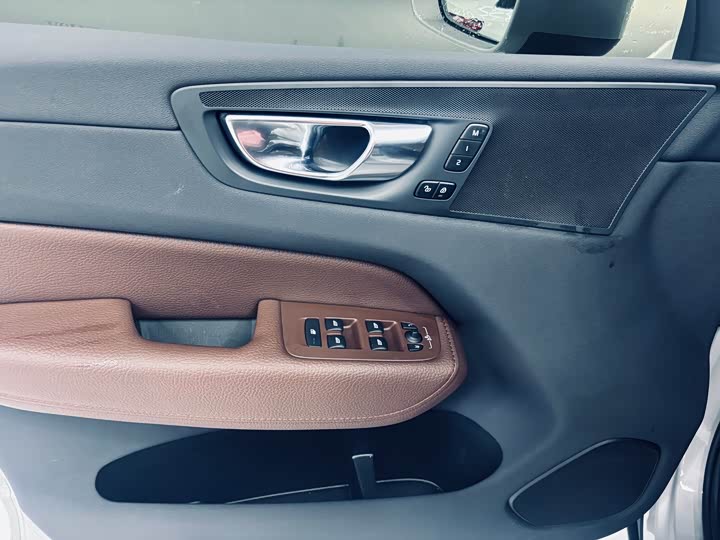 Volvo XC60 2022 B 5 4 WD — фото 14