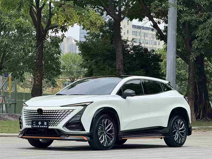 Changan UNI-T 2022 1.5 T Premium — фото 1