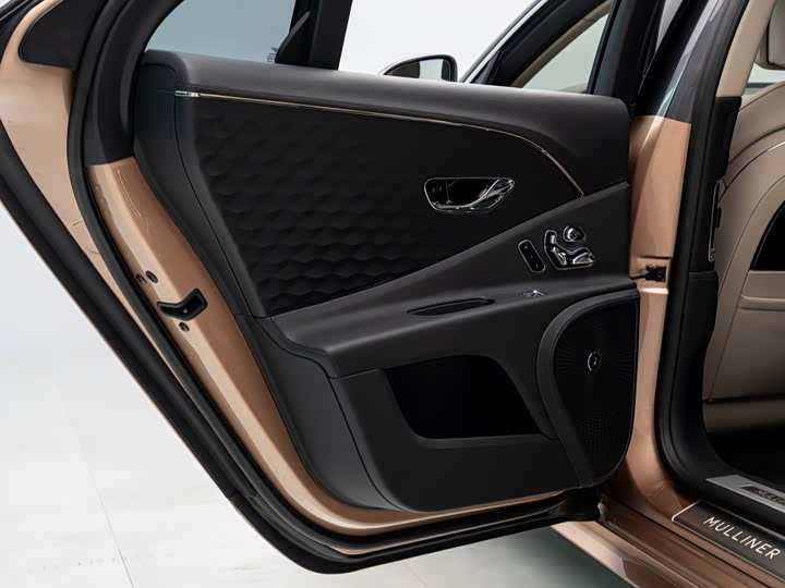 Bentley Flying Spur — фото 18