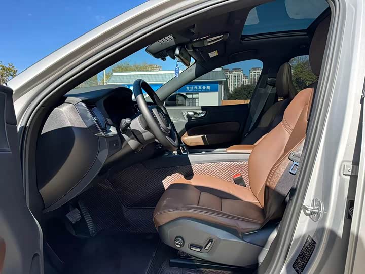 Volvo XC60 2024 B 5 4 WD — фото 4