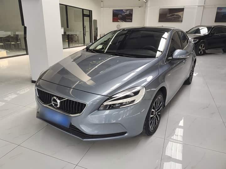 Volvo V40 2018 T 3 — фото 1