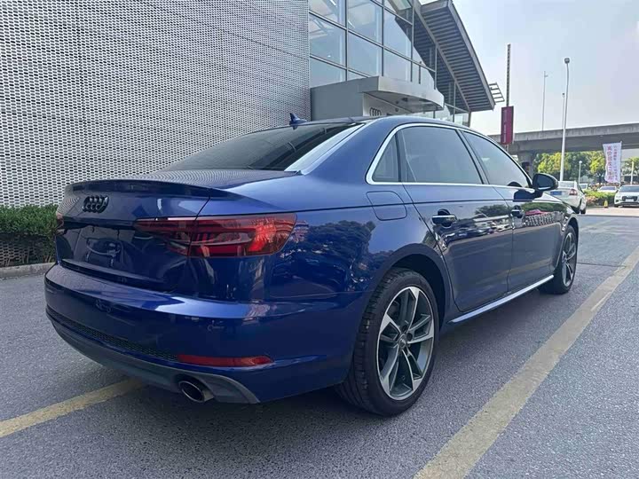 Audi A4L 2018 30 40 TFSI — фото 5