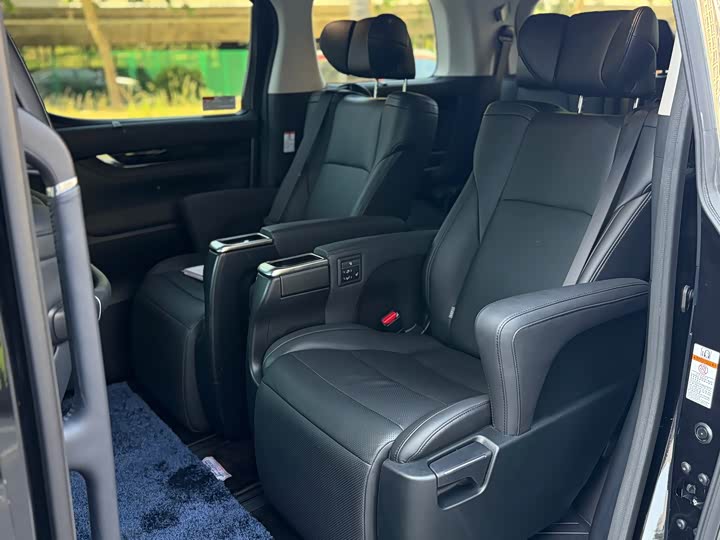 Toyota Vellfire — фото 11