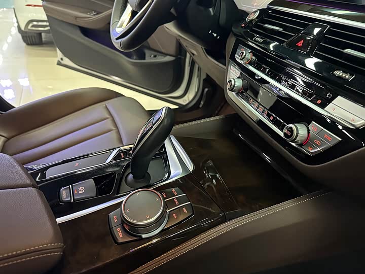 BMW 5-Series 2020 525 Li — фото 13