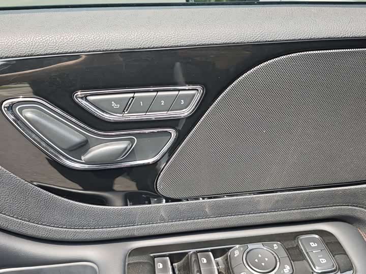 Lincoln Aviator — фото 9