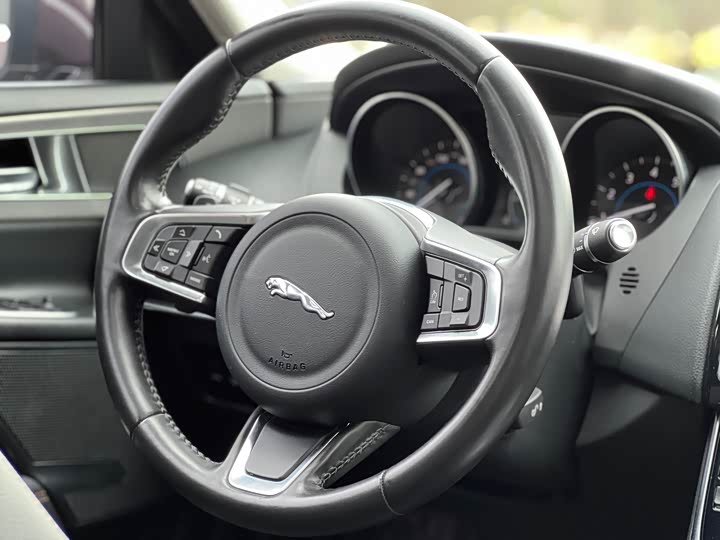 Jaguar XEL 2019 2.0 T 200 PS — фото 14