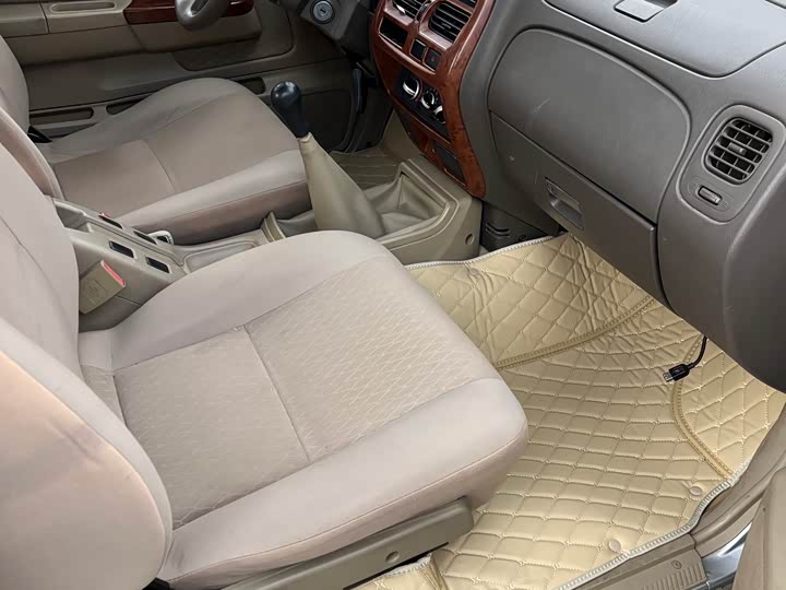 Nissan ZN 2013 2.4 L 2 WDLuxury 5 — фото 10