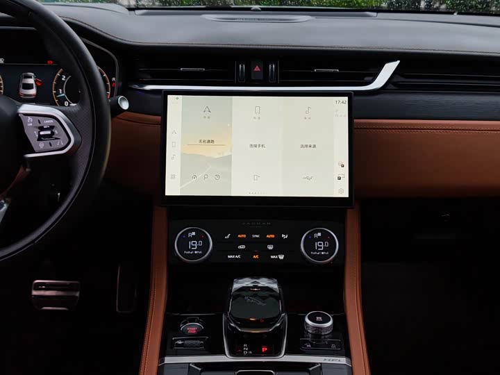 Jaguar XFL 2024 2.0 T P 300 4 WD — фото 19