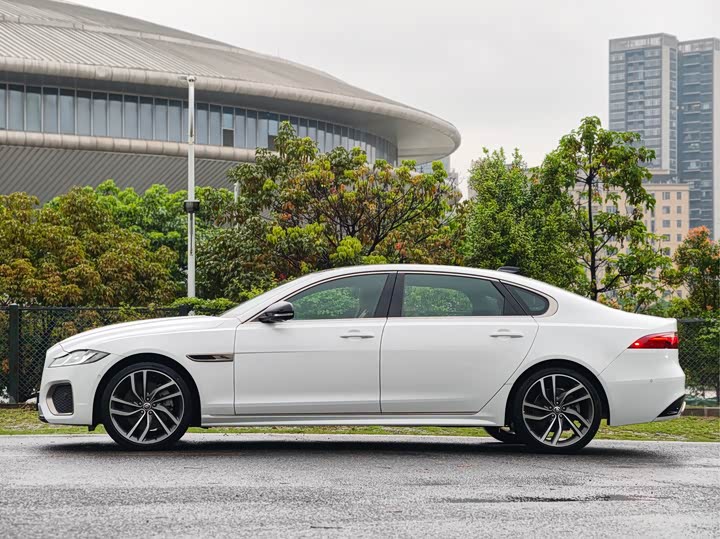 Jaguar XFL 2024 2.0 T P 300 4 WD — фото 4