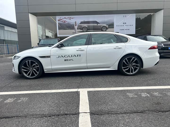 Jaguar XFL 2024 2.0 T P 300 4 WD — фото 3