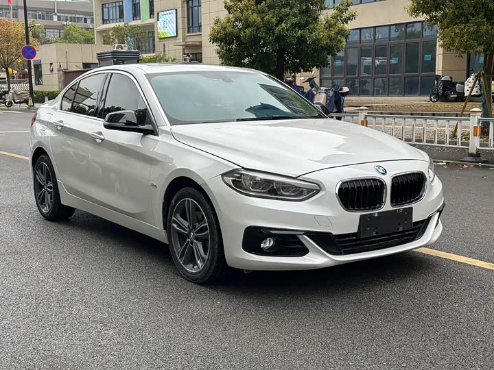 BMW 1-Series 2018 118i Sport — фото 3