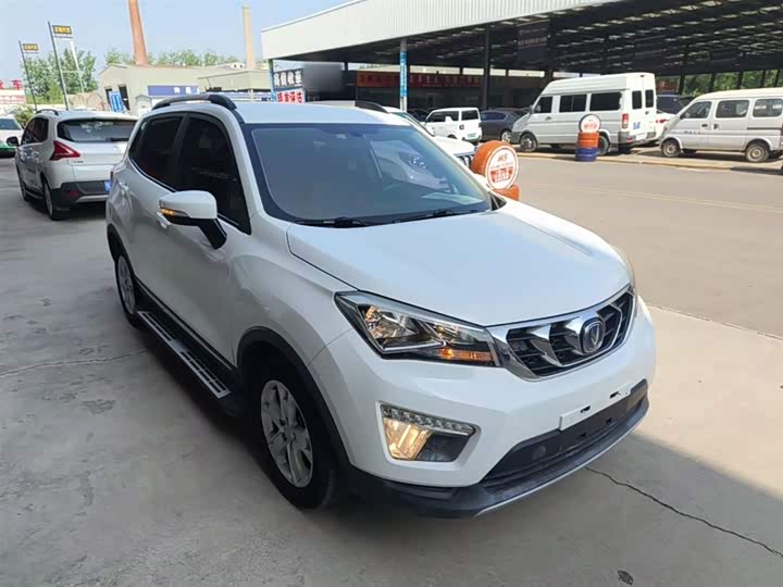 Changan CS15 2016 1.5 L MT — фото 4