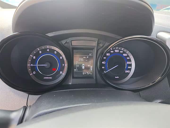 Changan CS15 2016 1.5 L MT — фото 12