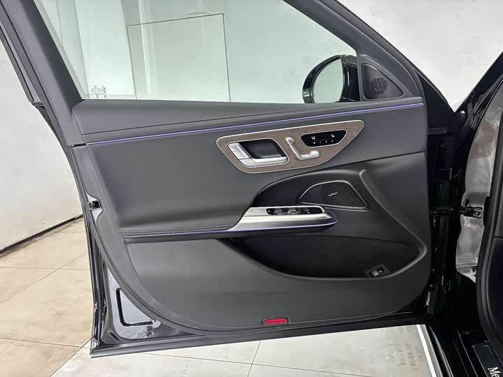Mercedes-Benz E-Class 2024 E 350 e L — фото 12