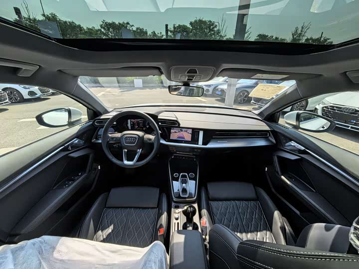 Audi A3 2025 Sportback 35 TFSI — фото 11