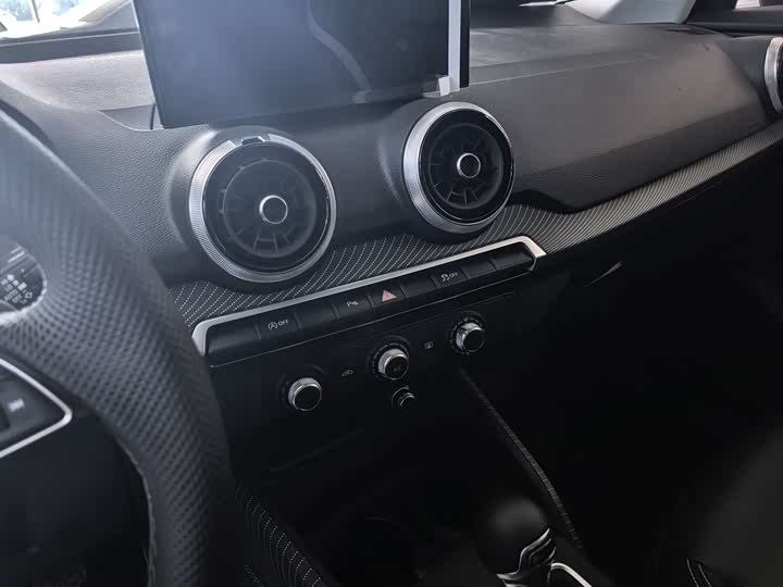 Audi Q2L 2025 35 TFSI — фото 7
