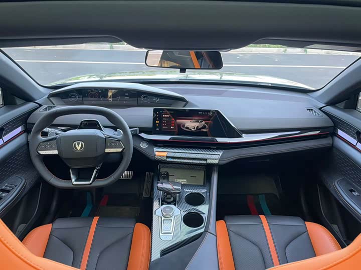 Changan UNI-V 2024 1.5 T Premium — фото 5