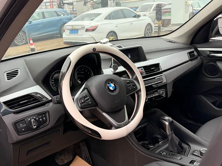 BMW X1 2018 s Drive 18 Li — фото 10