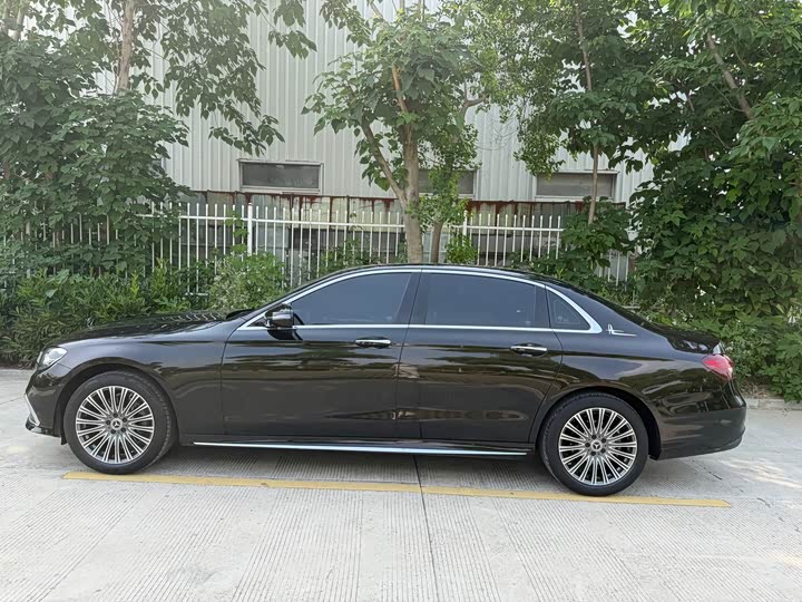 Mercedes-Benz E-Class 2023 E 300 L Luxury — фото 16