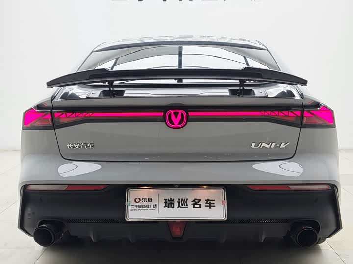 Changan UNI-V 2022 1.5 T — фото 6