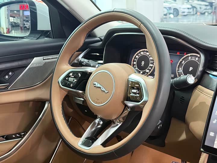 Jaguar XFL 2025 2.0 T P 250 2 WD — фото 15
