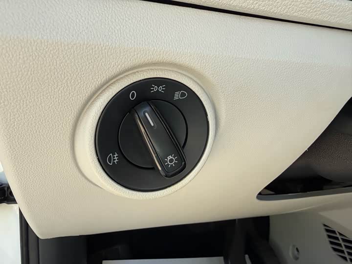 Volkswagen up! 2015 1.0 L move up! — фото 15