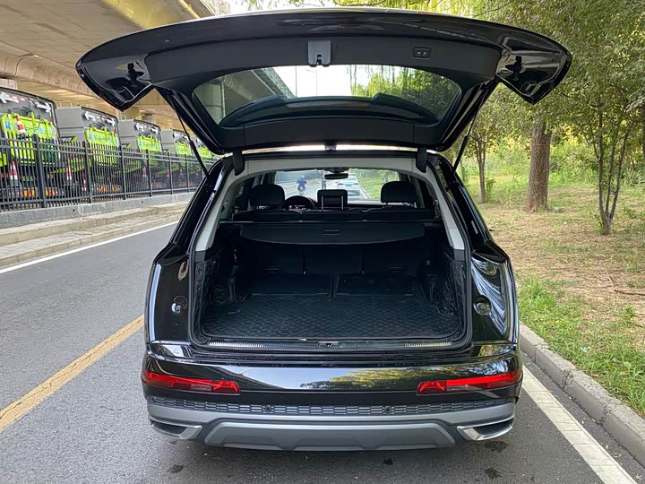 Audi Q7 2023 55 TFSI quattro S line Sport — фото 23