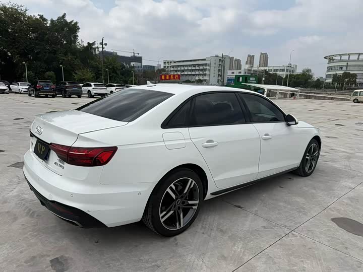 Audi A4L 40 TFSI люкс-динамик — фото 7