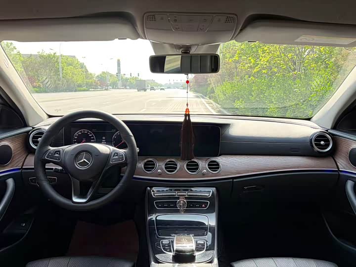 Mercedes-Benz E-Class 2016 E 200 L — фото 16