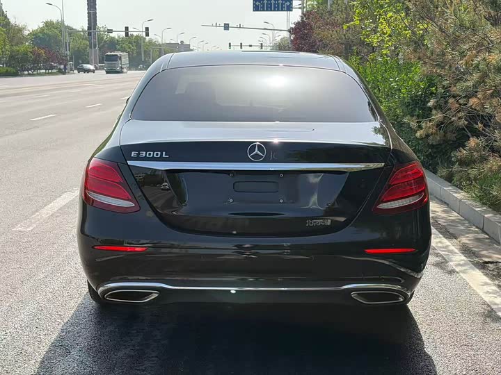 Mercedes-Benz E-Class 2016 E 200 L — фото 15