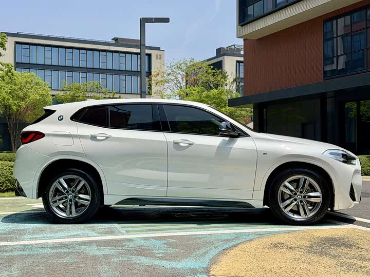 BMW X2 2023 s Drive 25i M — фото 4