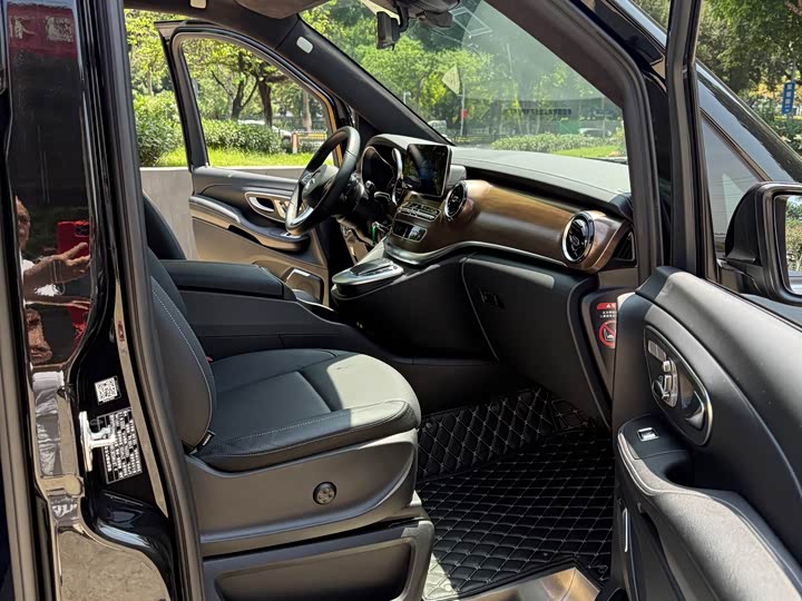 Mercedes-Benz V-Class 2022 V 260 L — фото 14