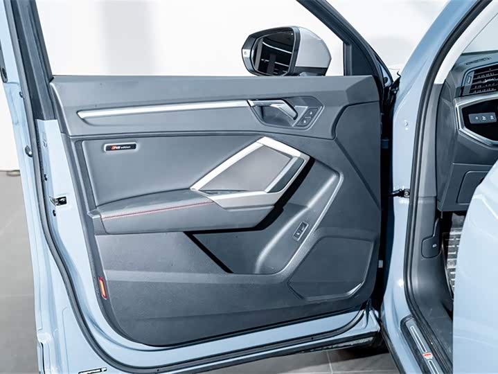 Audi Q3 2023 40 TFSI RS — фото 17