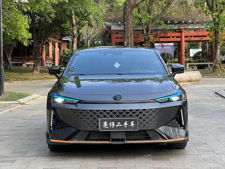 Changan UNI-V 2024 1.5 T Sport — фото 2
