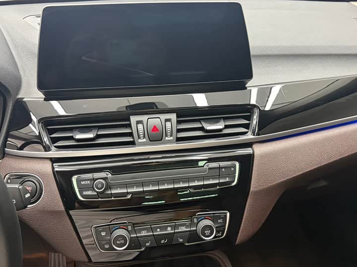 BMW X1 sDrive20Li премиум — фото 12