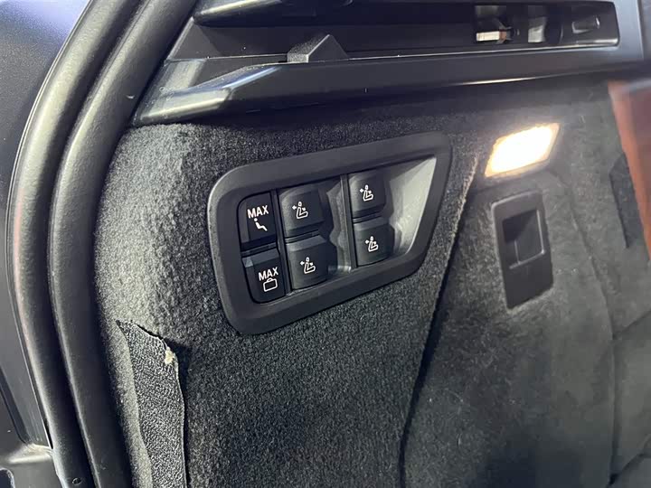 BMW X7 2022 x Drive 40i M — фото 24