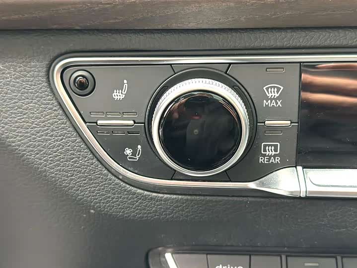Audi Q5L 40 TFSI люкс-динамик — фото 9