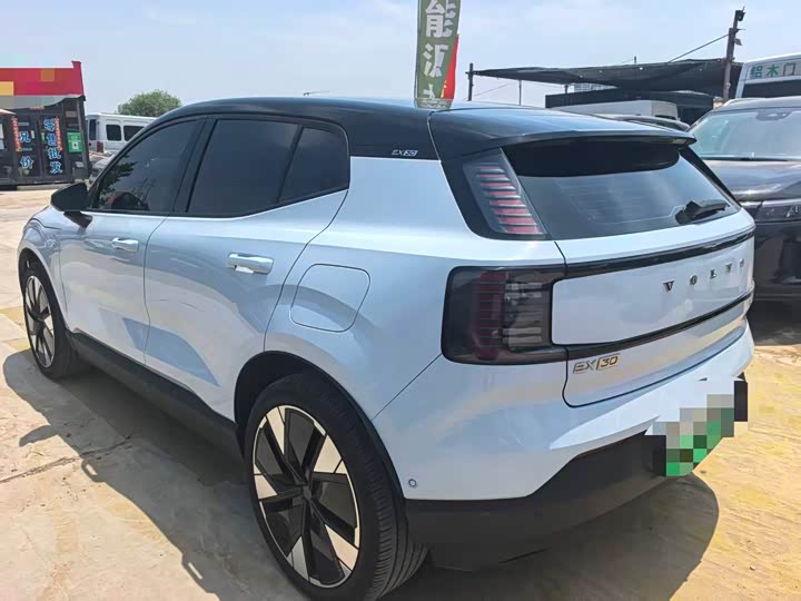 Volvo EX 30 2025 4 WD Ultra — фото 7