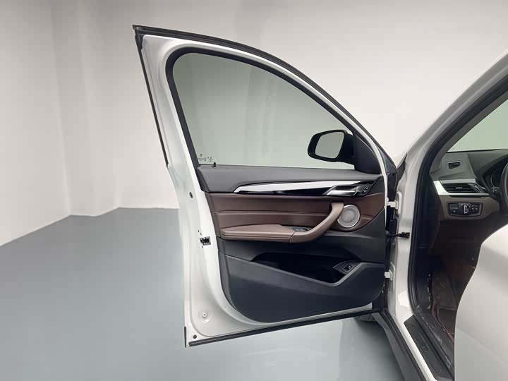 BMW X1 2021 s Drive 25 Li Leading — фото 14