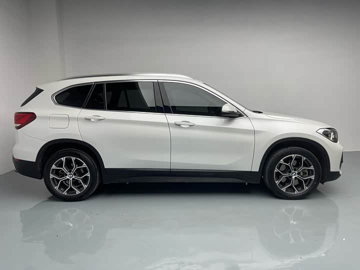 BMW X1 2021 s Drive 25 Li Leading — фото 4