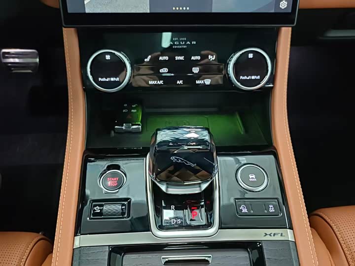 Jaguar XFL 2024 2.0 T P 300 4 WD — фото 15