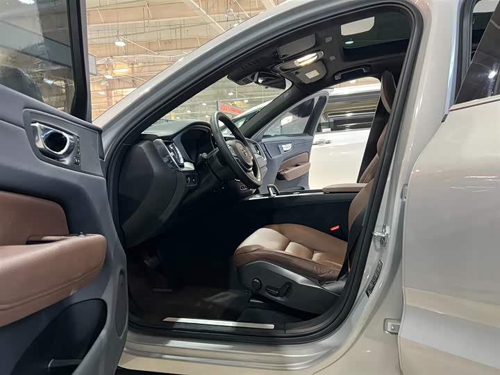 Volvo XC60 2022 B 5 4 WD — фото 18