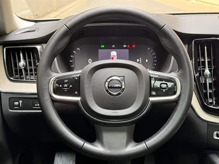 Volvo XC60 2022 B 5 4 WD — фото 12
