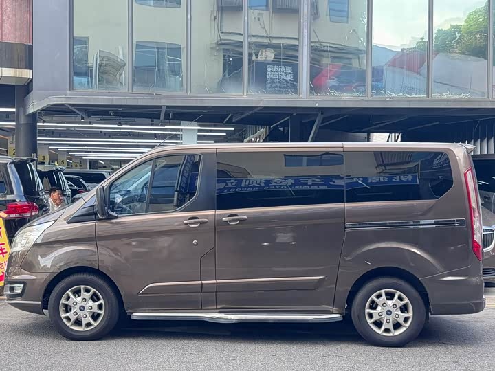 Ford Tourneo — фото 4